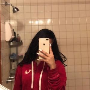 Meet your Posher, Noemi